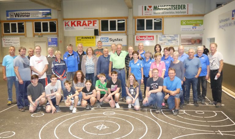 Stockschützen bedanken sich bei Sportkameraden aus Mitterskirchen