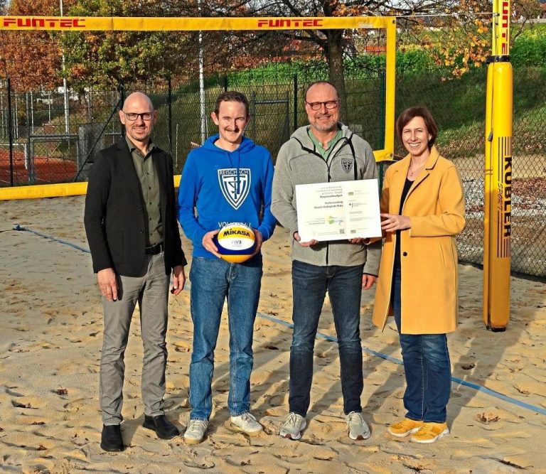 Volleyballplatz aufgewertet