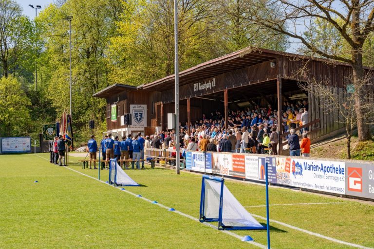 Bilder Sportplatz Einweihung